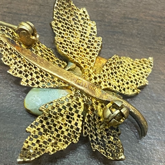 Enameled Frog/Toad PIN Maple Leaf VERY UNIQUE Dimensional GoldWashMarked Silver - Picture 4 of 4